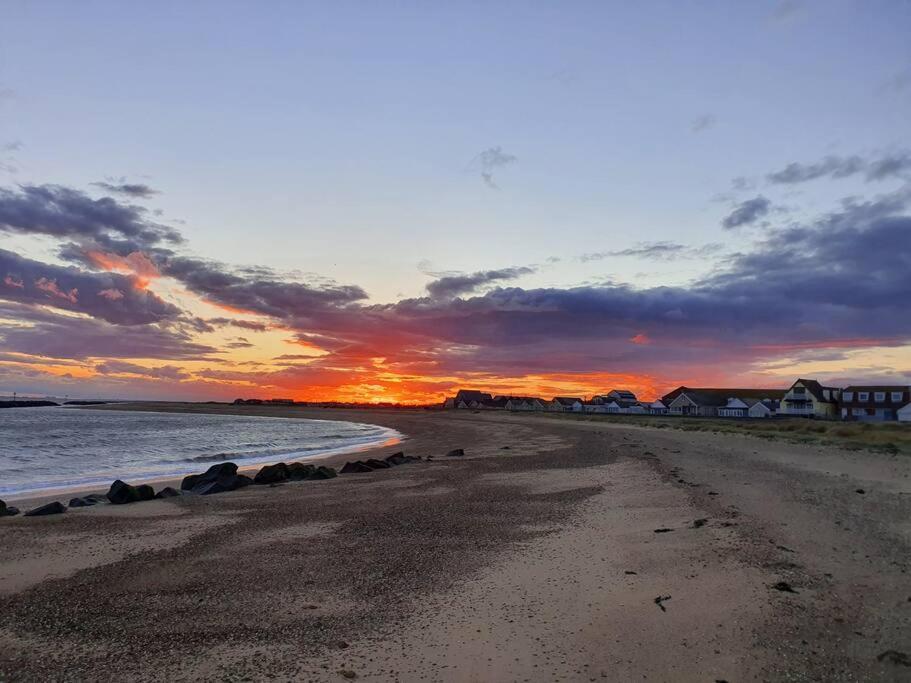 Awave From It All - Escape The City Life Jaywick Sands Extérieur photo