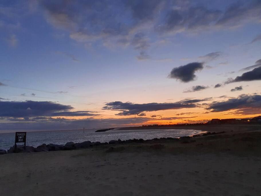 Awave From It All - Escape The City Life Jaywick Sands Extérieur photo