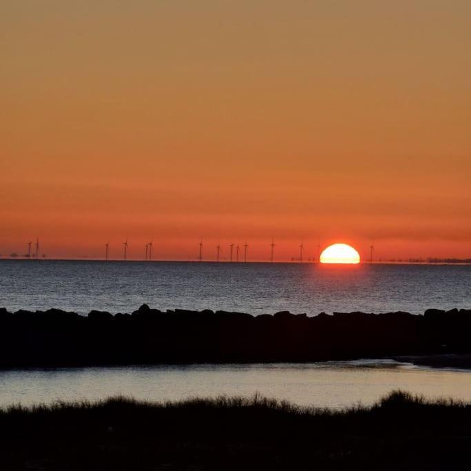 Awave From It All - Escape The City Life Jaywick Sands Extérieur photo