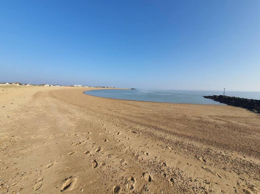 Awave From It All - Escape The City Life Jaywick Sands Extérieur photo
